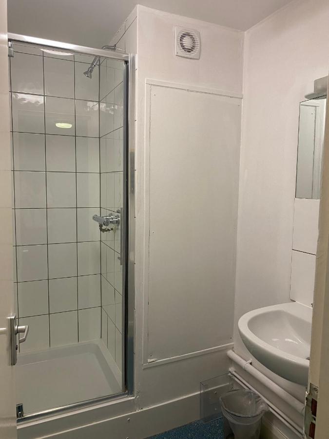 Charming Rooms For Students Only, Cricklewood Lane - Sk London Bagian luar foto
